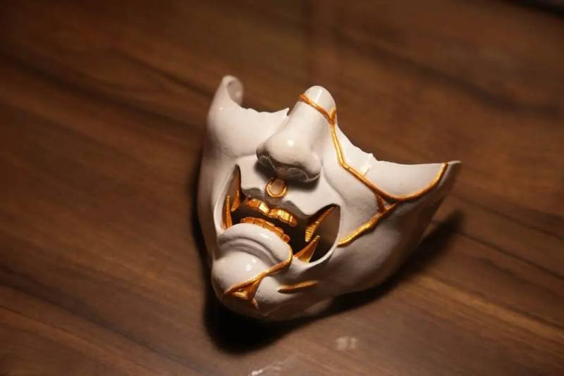 Kintsugi Fracture Mask